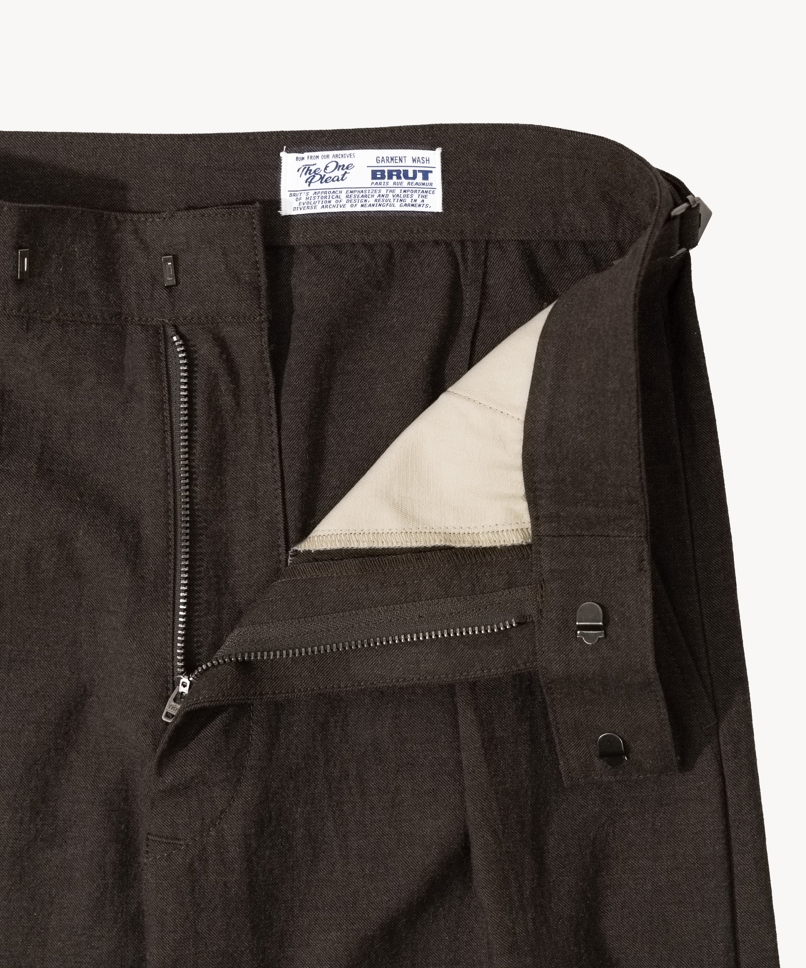 THE ONE PLEAT PANTS - Image 5