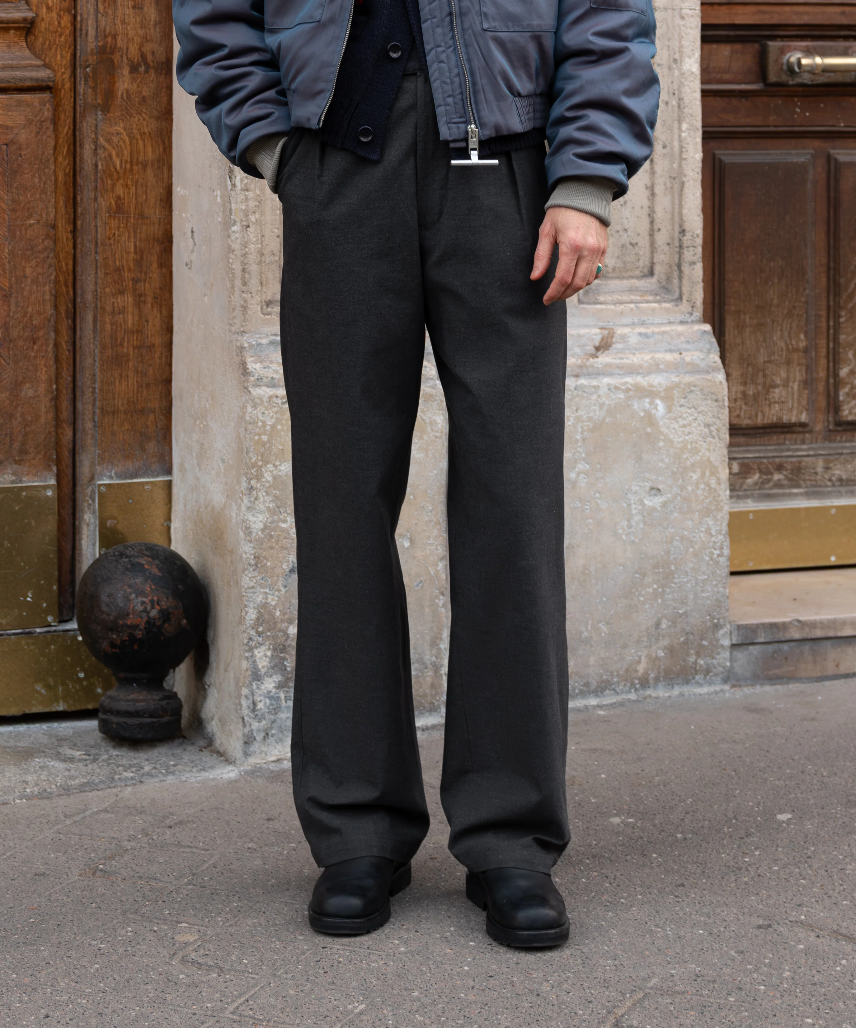 THE ONE PLEAT PANTS - Image 3