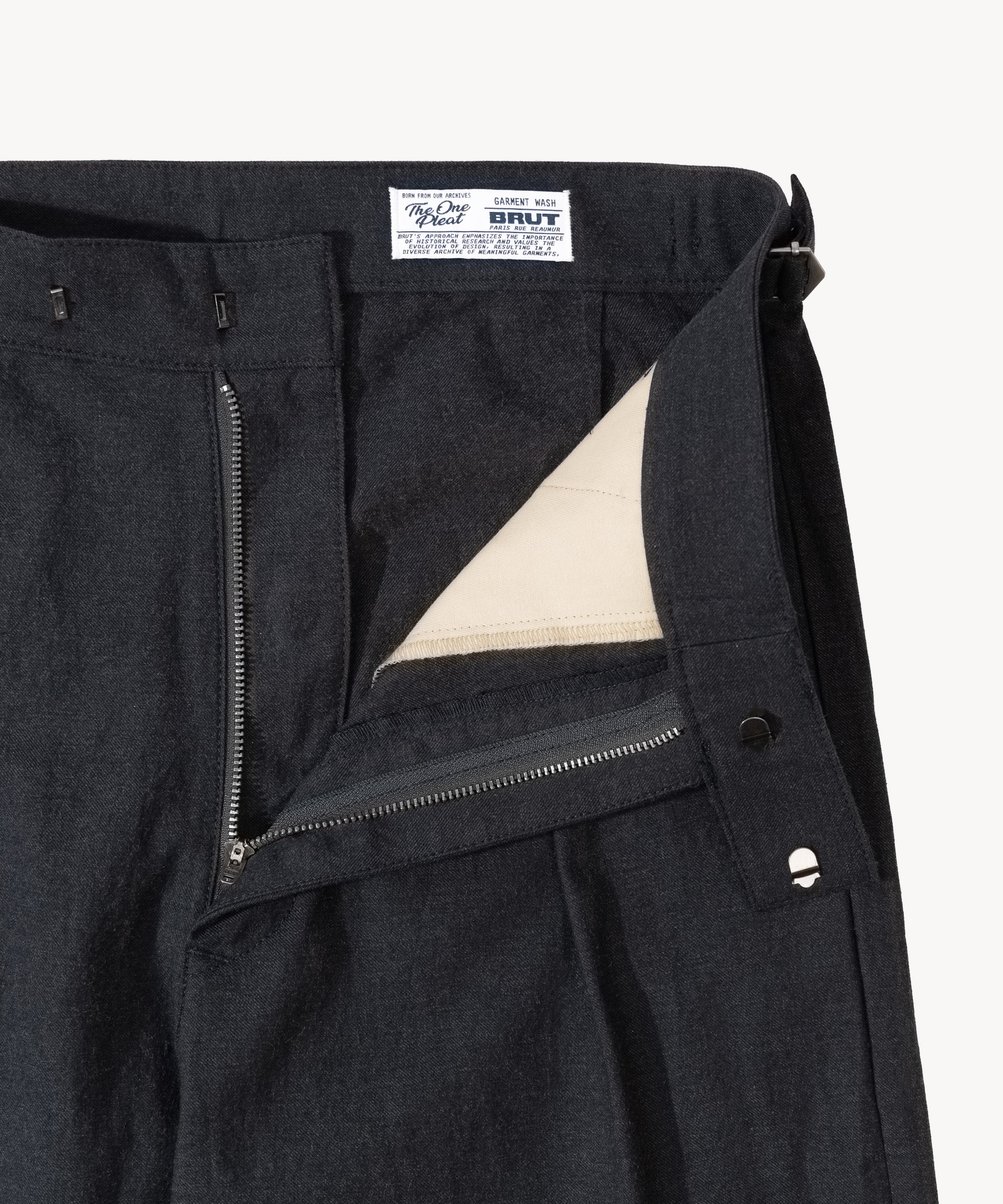 THE ONE PLEAT PANTS - Image 5