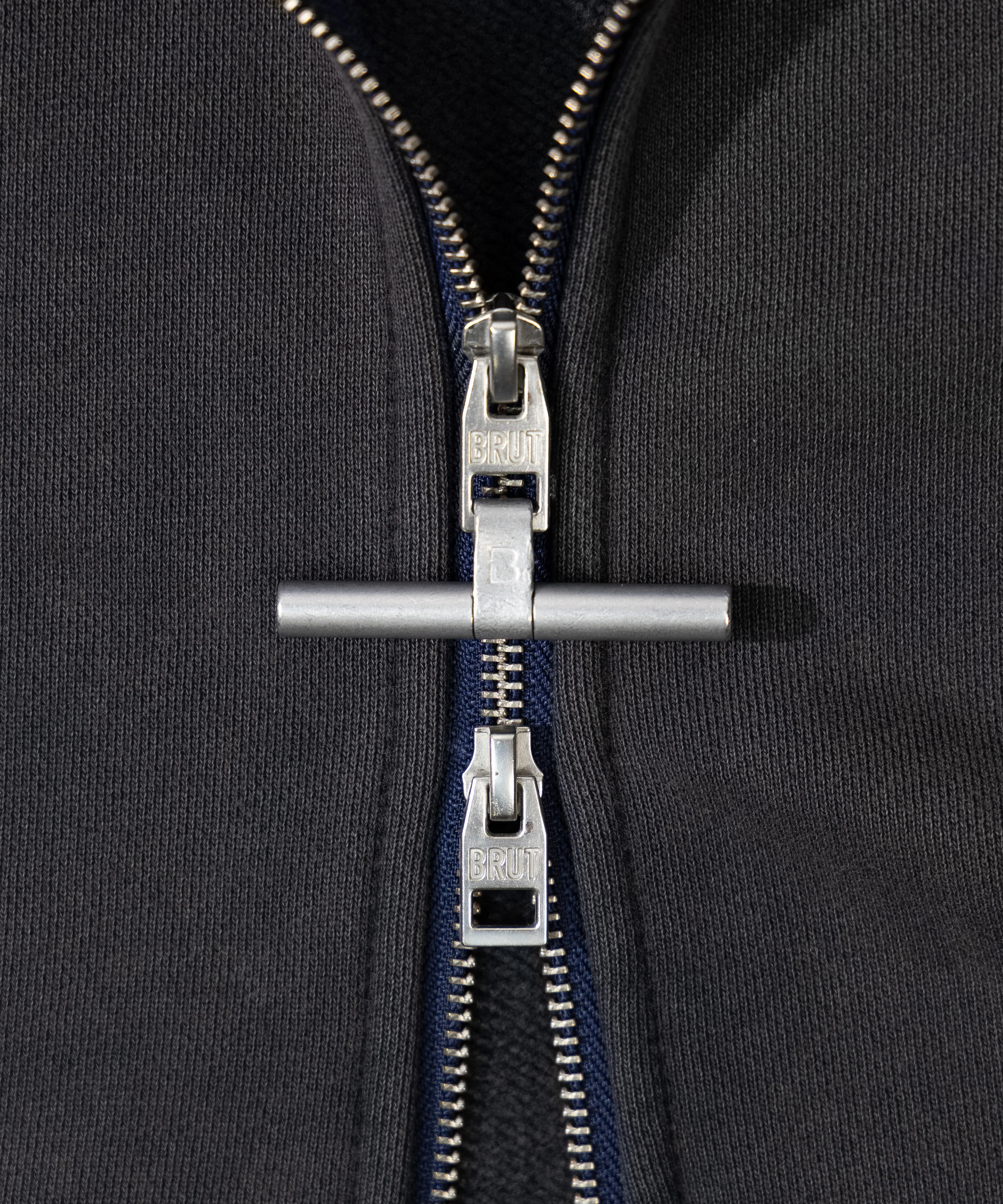 THE ZIPPED CREWNECK - Image 5